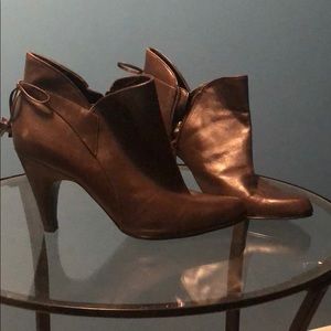 Short, brown, heeled boots!